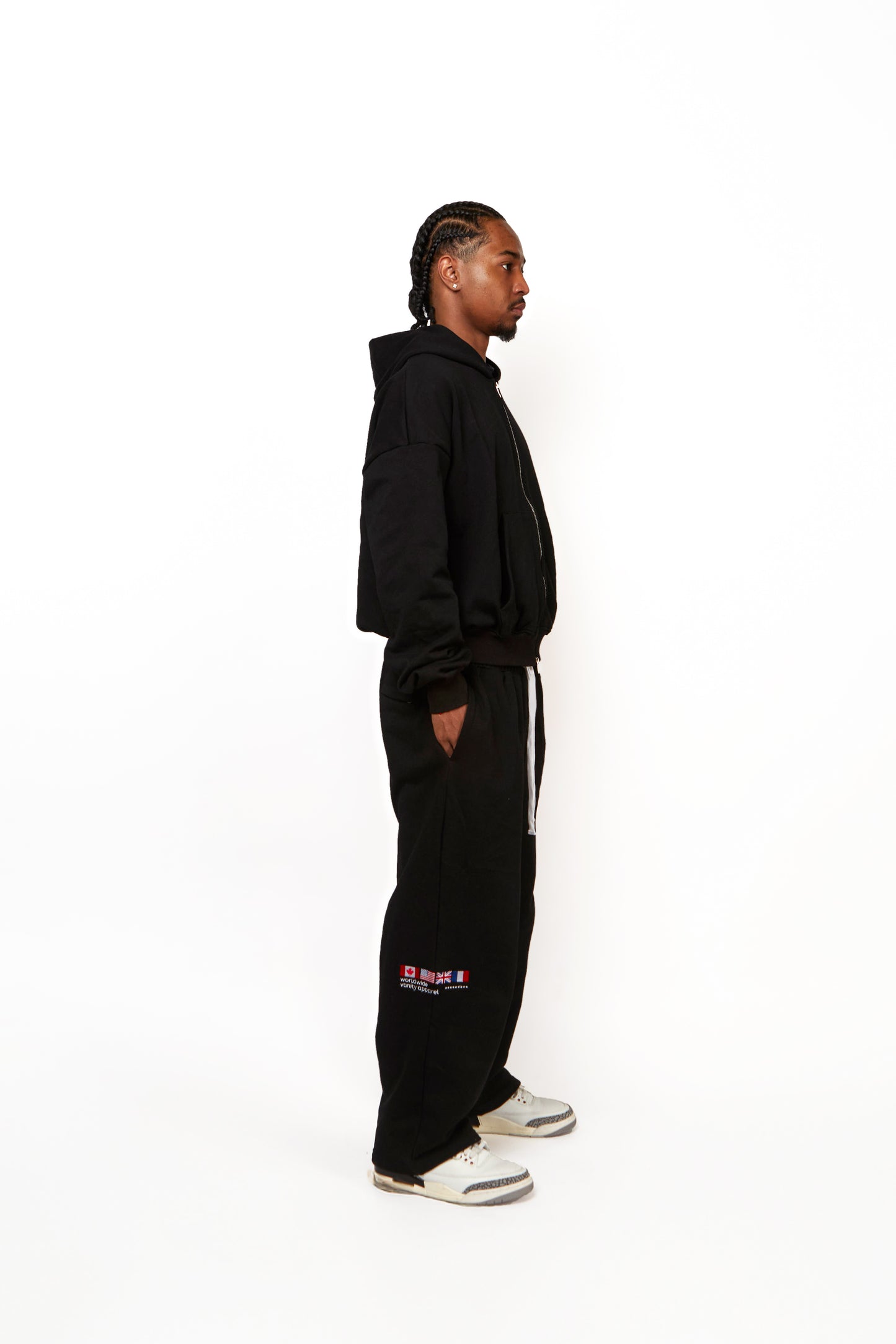 Essential black zipper (no flags)
